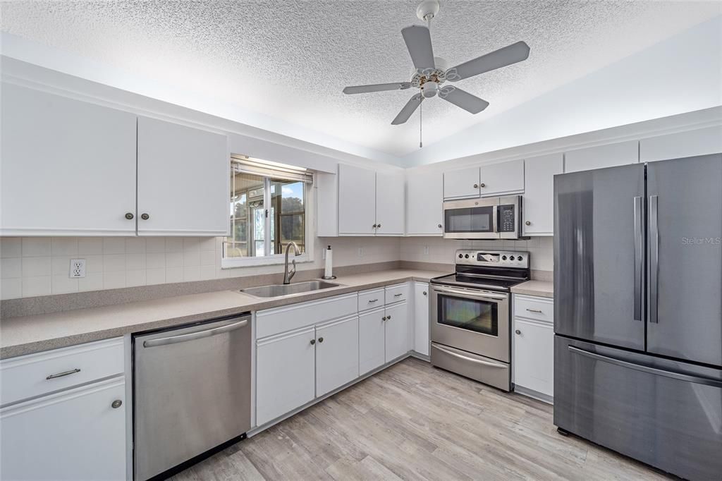 For Sale: $259,900 (2 beds, 2 baths, 1296 Square Feet)