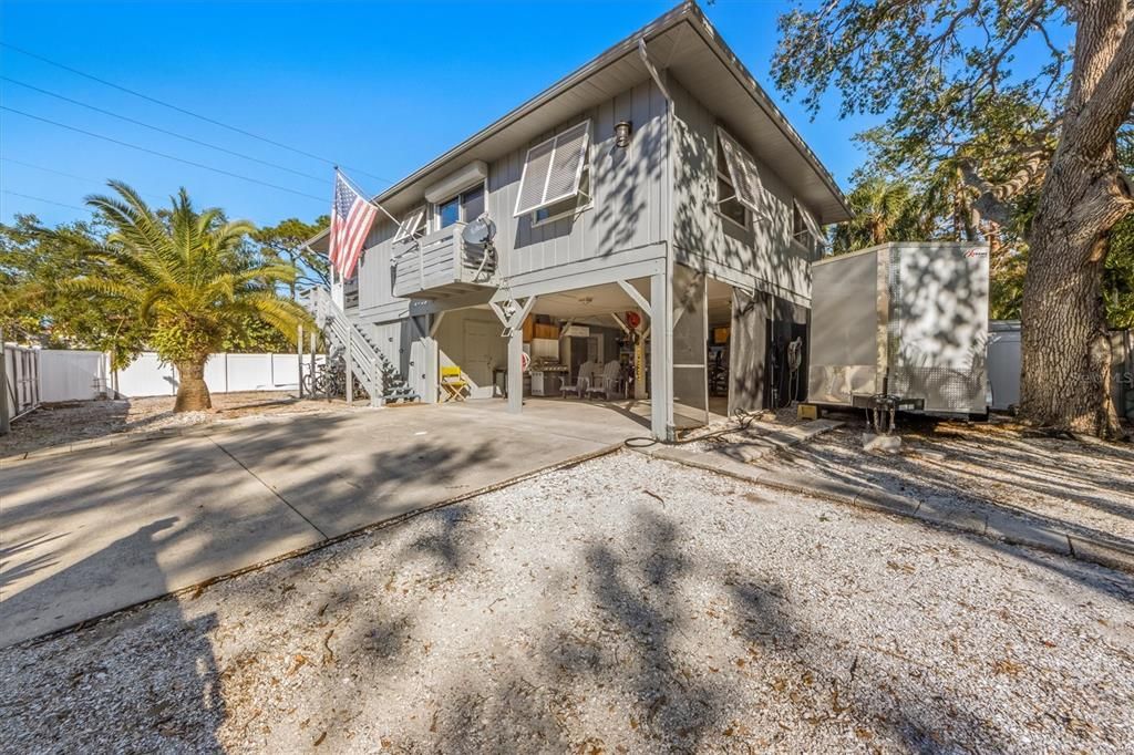 For Sale: $850,000 (2 beds, 2 baths, 980 Square Feet)