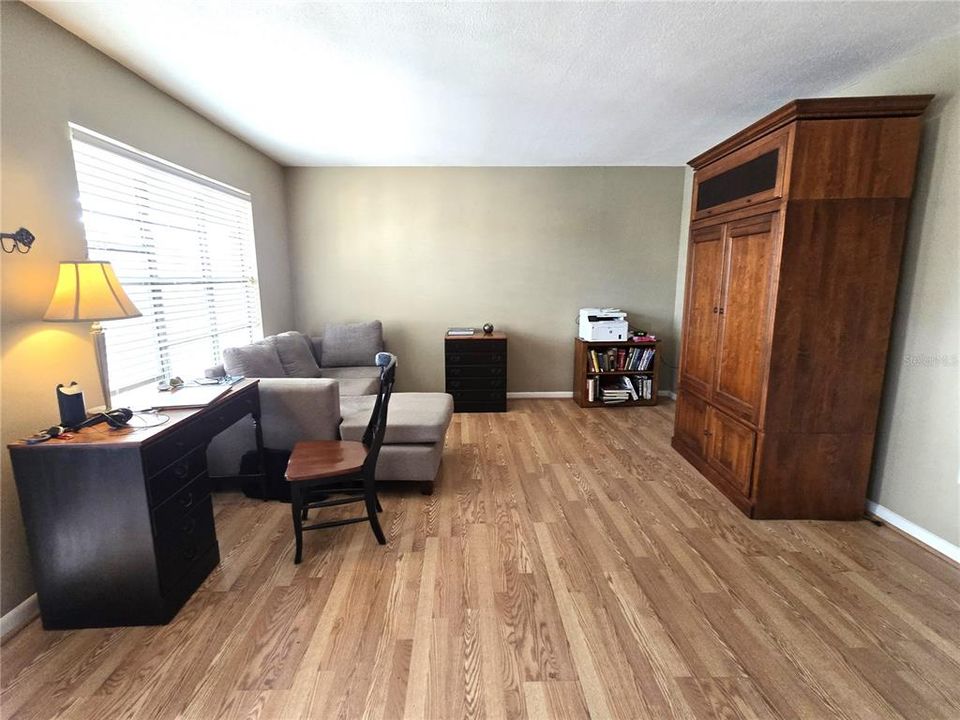 For Sale: $118,750 (2 beds, 1 baths, 925 Square Feet)