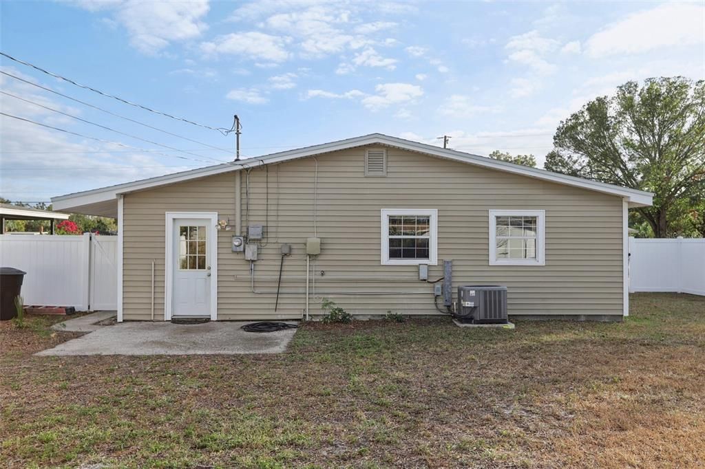 For Sale: $321,000 (3 beds, 1 baths, 902 Square Feet)