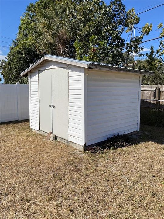 For Sale: $321,000 (3 beds, 1 baths, 902 Square Feet)