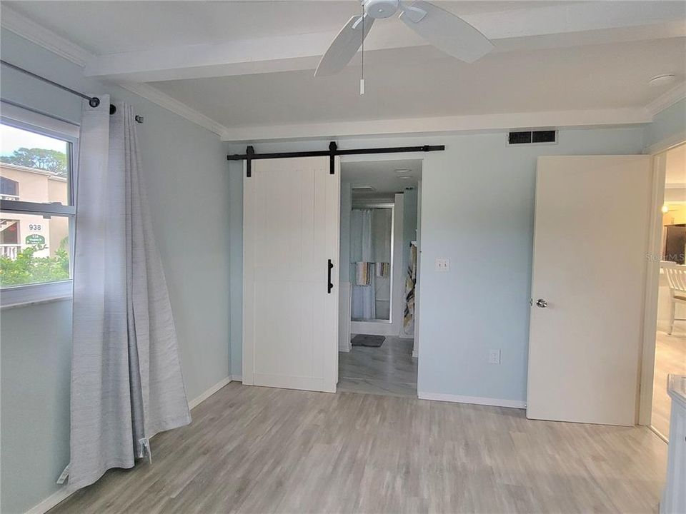 Primary suite ensuite bathroom. Barn Doors!