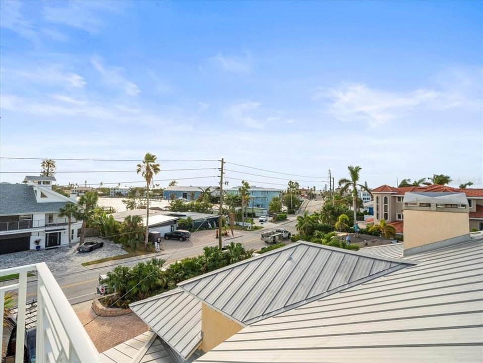 For Sale: $2,700,000 (3 beds, 4 baths, 3655 Square Feet)