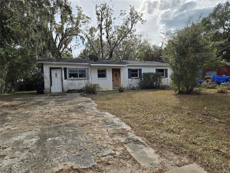 For Sale: $94,900 (3 beds, 3 baths, 1264 Square Feet)