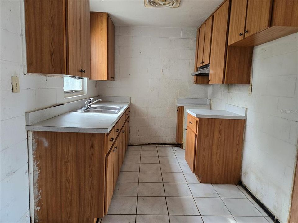 For Sale: $94,900 (3 beds, 3 baths, 1264 Square Feet)