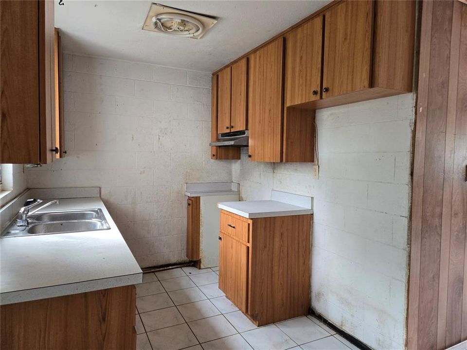 For Sale: $94,900 (3 beds, 3 baths, 1264 Square Feet)