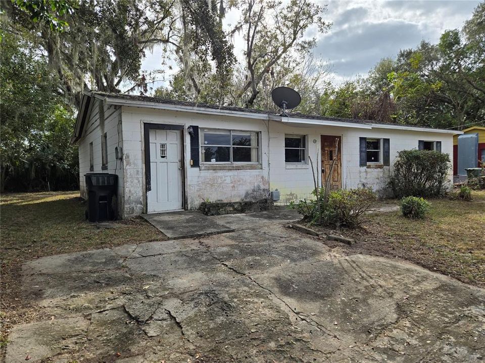 For Sale: $94,900 (3 beds, 3 baths, 1264 Square Feet)