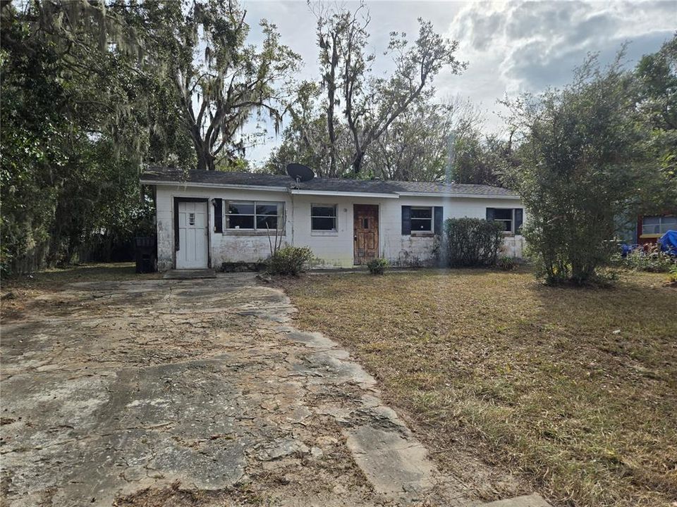 For Sale: $94,900 (3 beds, 3 baths, 1264 Square Feet)