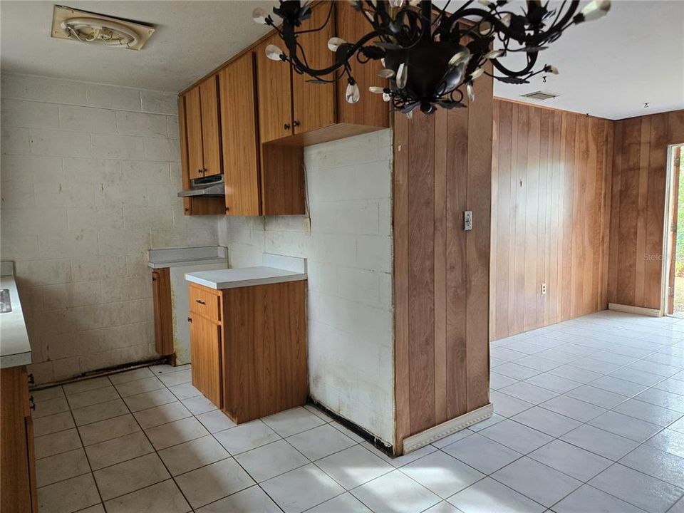 For Sale: $94,900 (3 beds, 3 baths, 1264 Square Feet)