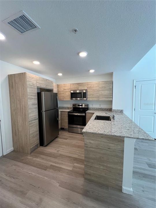 For Rent: $2,100 (2 beds, 2 baths, 1153 Square Feet)