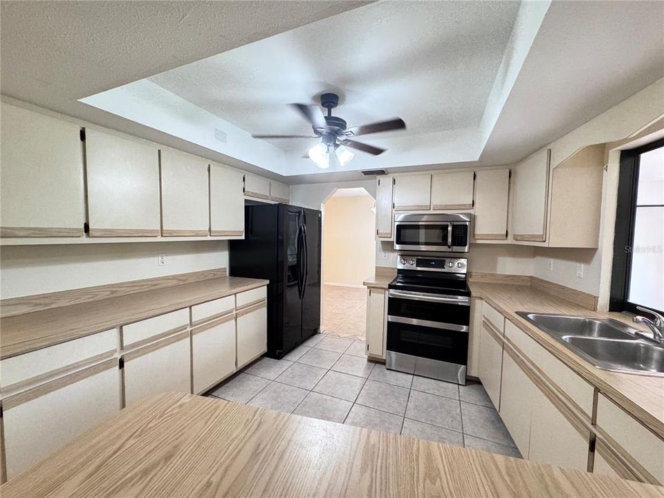 For Rent: $2,250 (3 beds, 2 baths, 1849 Square Feet)