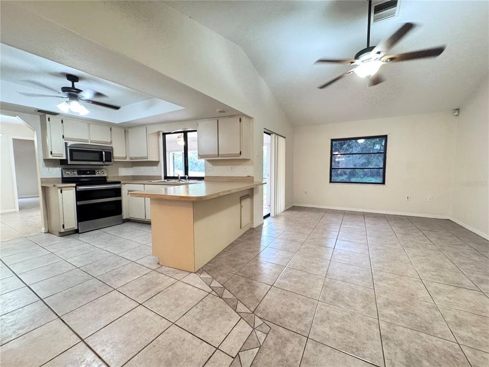 For Rent: $2,250 (3 beds, 2 baths, 1849 Square Feet)