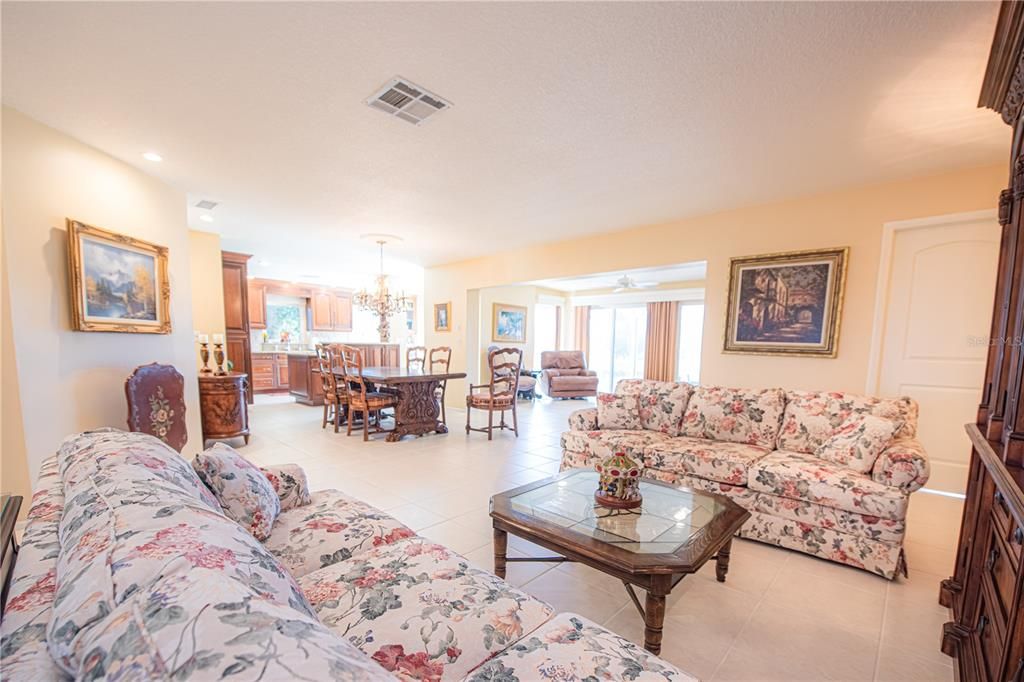 OPEN FLOORPLAN WITH LOTS OF NATURAL LIGHT