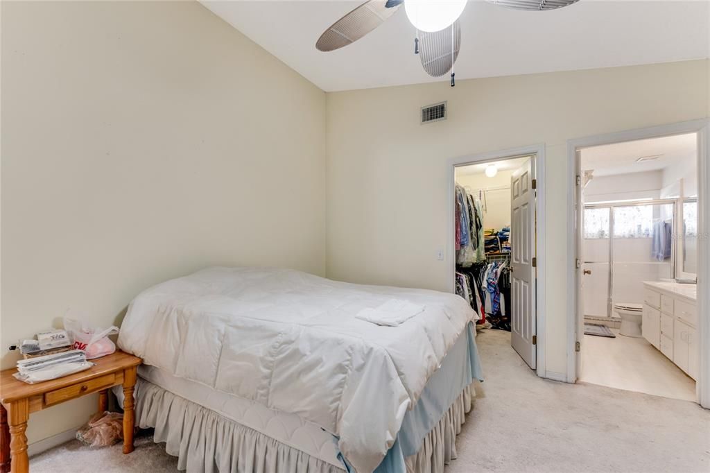 For Sale: $299,000 (3 beds, 2 baths, 1329 Square Feet)