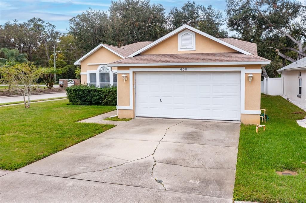 For Sale: $299,000 (3 beds, 2 baths, 1329 Square Feet)