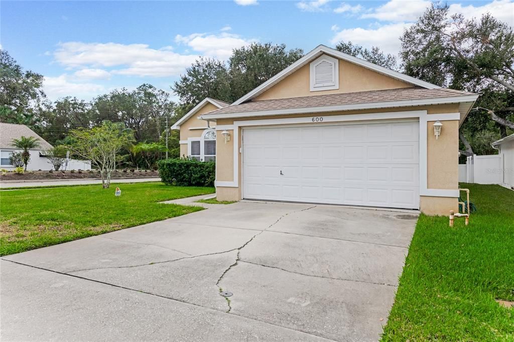 For Sale: $299,000 (3 beds, 2 baths, 1329 Square Feet)