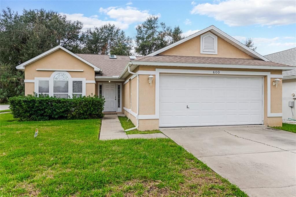 For Sale: $299,000 (3 beds, 2 baths, 1329 Square Feet)