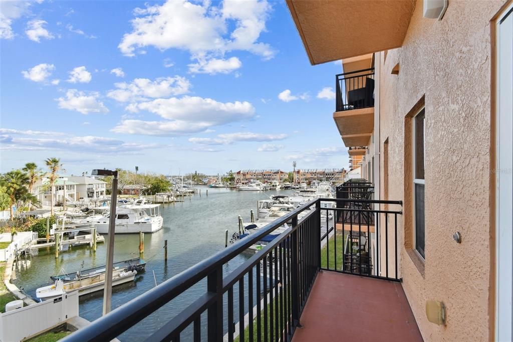 For Sale: $439,888 (2 beds, 1 baths, 771 Square Feet)