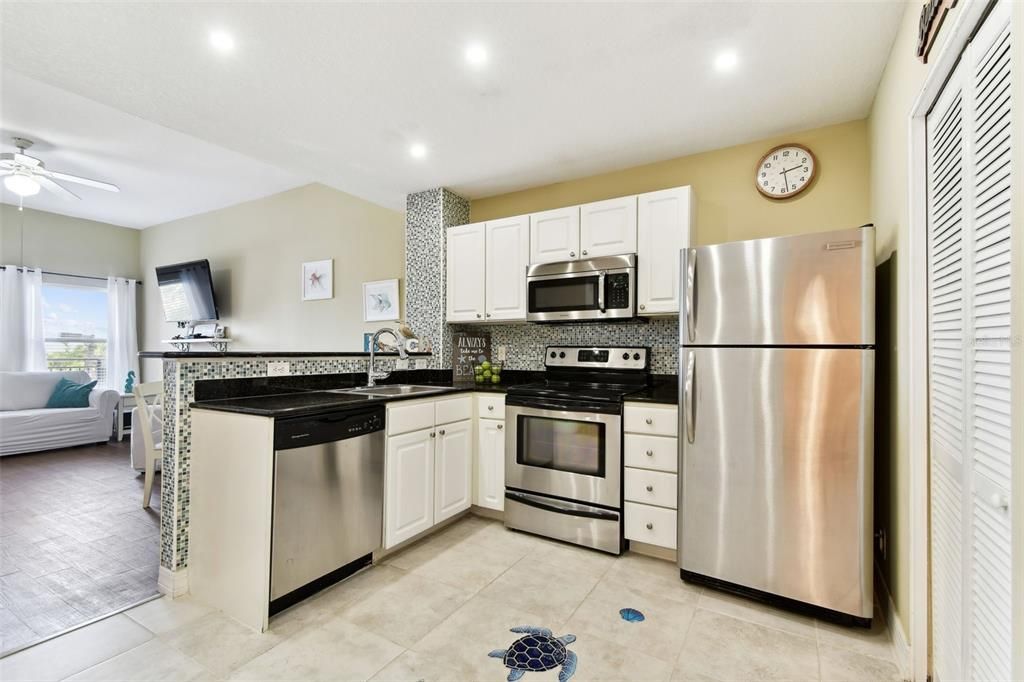 For Sale: $439,888 (2 beds, 1 baths, 771 Square Feet)