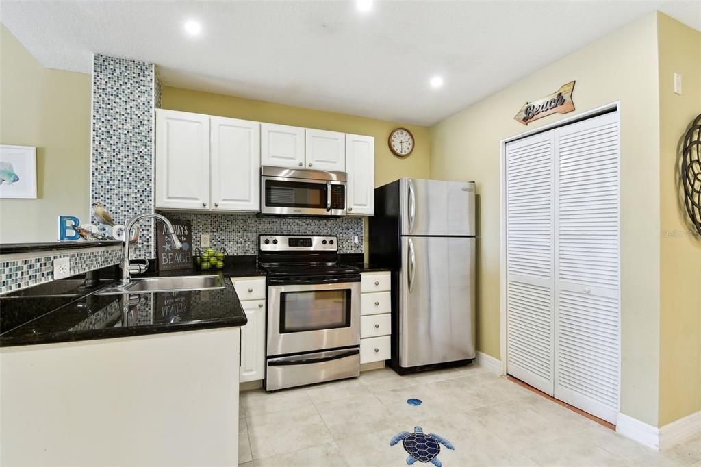 For Sale: $439,888 (2 beds, 1 baths, 771 Square Feet)