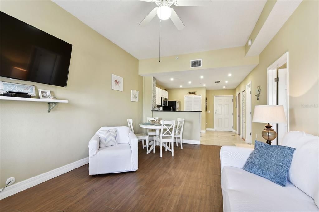 For Sale: $439,888 (2 beds, 1 baths, 771 Square Feet)