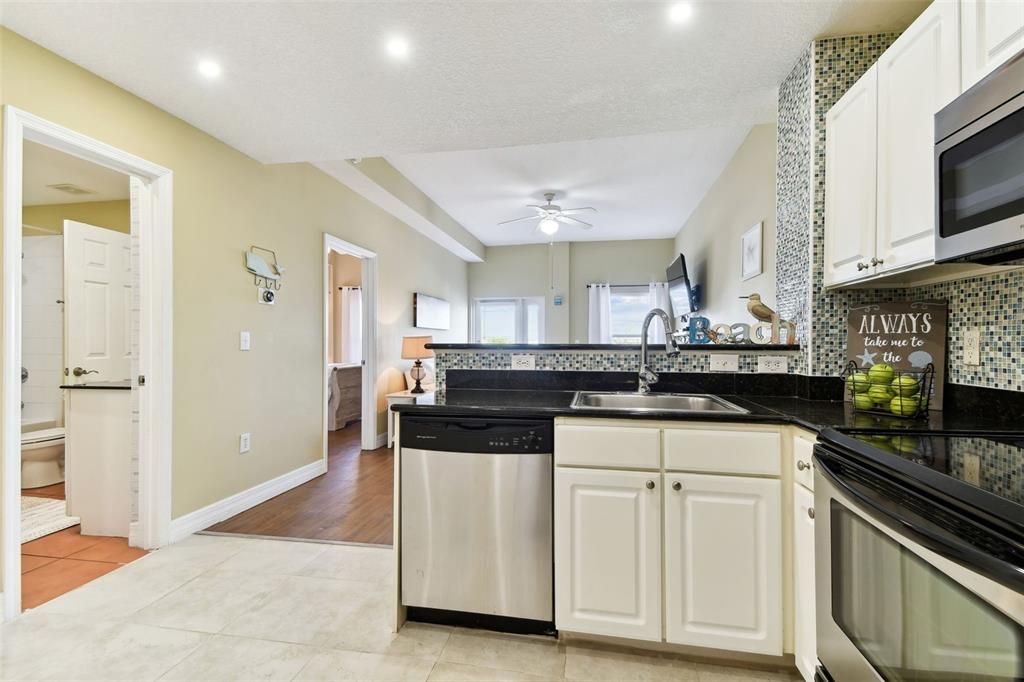 For Sale: $439,888 (2 beds, 1 baths, 771 Square Feet)