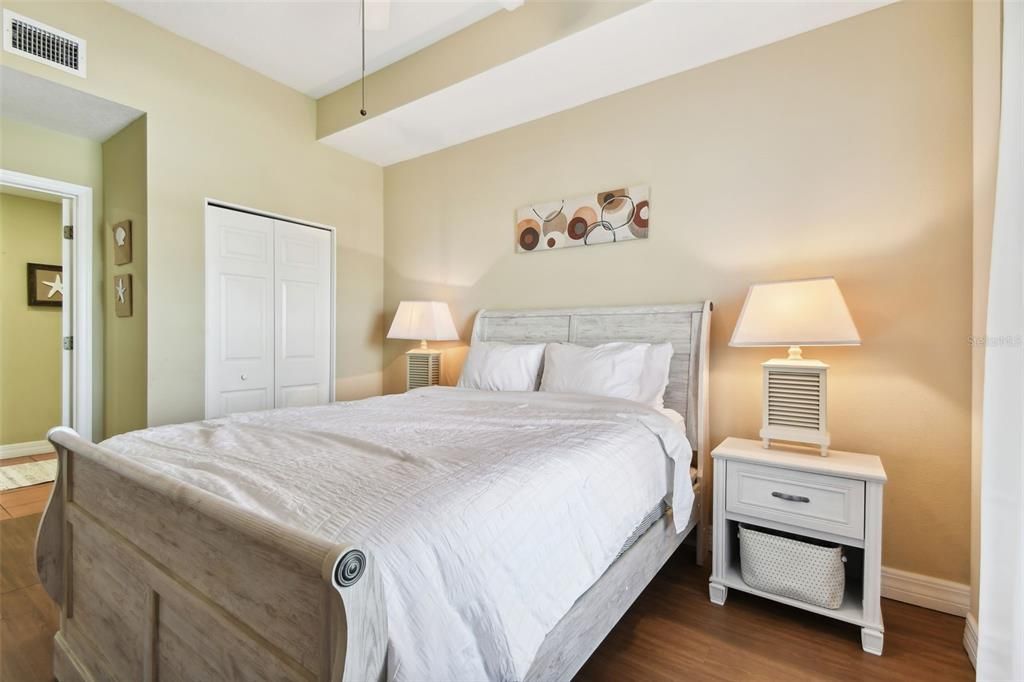 For Sale: $439,888 (2 beds, 1 baths, 771 Square Feet)