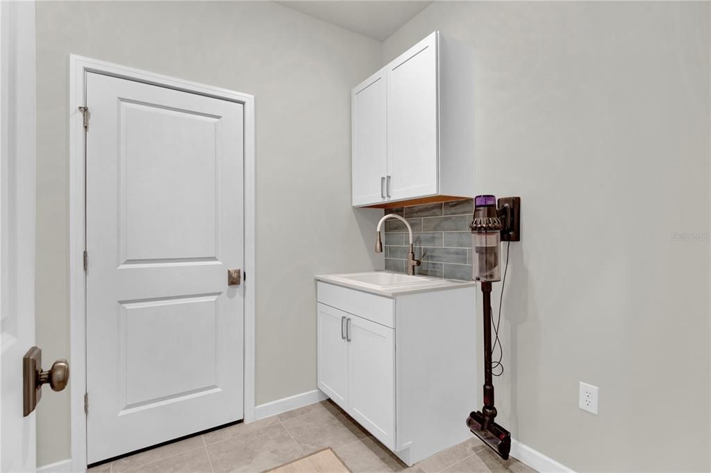 laundry room sink & cabinet