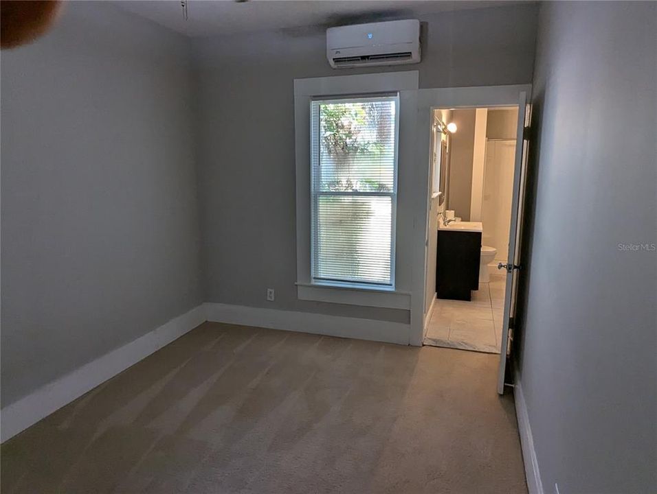 For Rent: $1,050 (1 beds, 1 baths, 350 Square Feet)