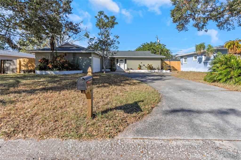 For Sale: $462,000 (3 beds, 2 baths, 1582 Square Feet)