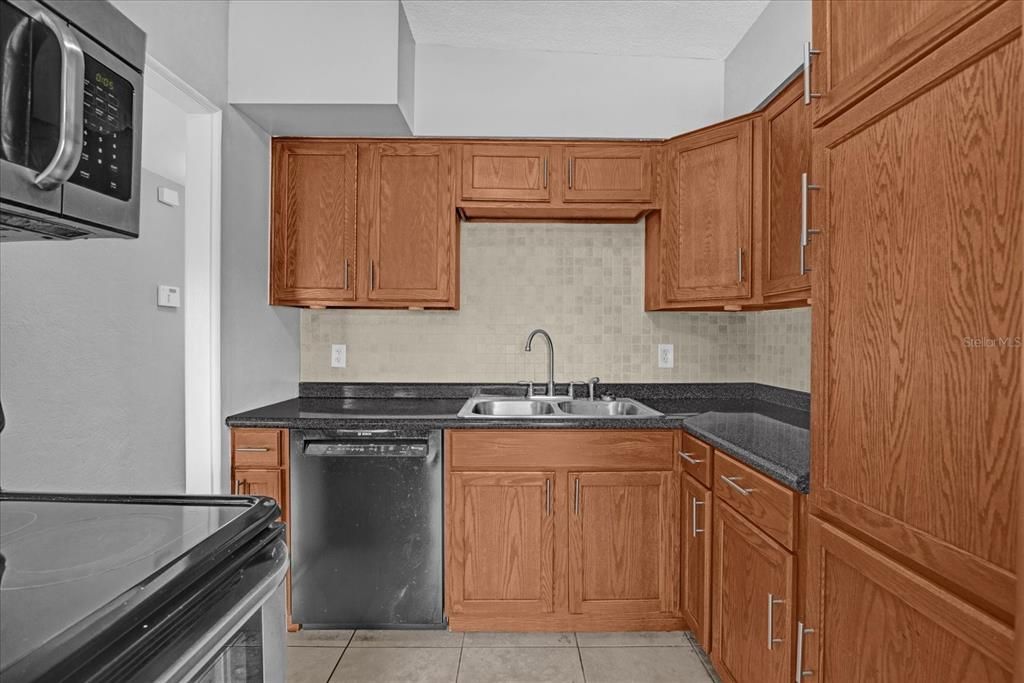 For Sale: $299,900 (3 beds, 1 baths, 1012 Square Feet)