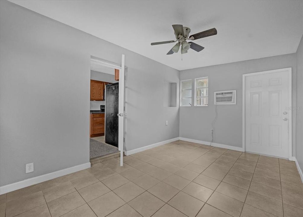 For Sale: $299,900 (3 beds, 1 baths, 1012 Square Feet)