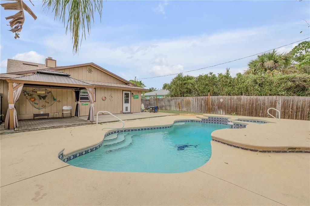 For Sale: $340,000 (3 beds, 2 baths, 1560 Square Feet)