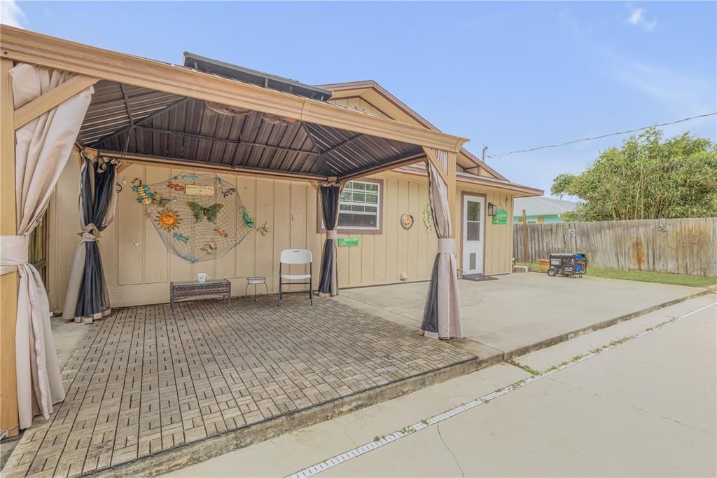 For Sale: $340,000 (3 beds, 2 baths, 1560 Square Feet)