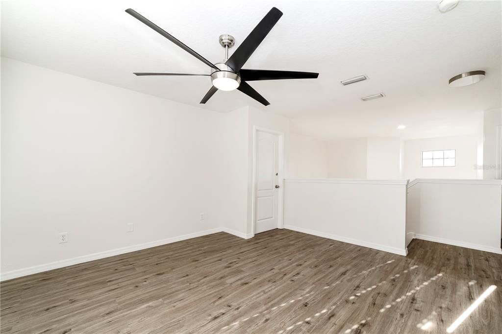 Upstairs Loft/ Living room