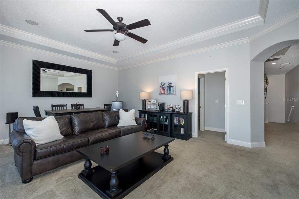 Sprawling Bonus Room ~ Perfect Space for Entertaining!