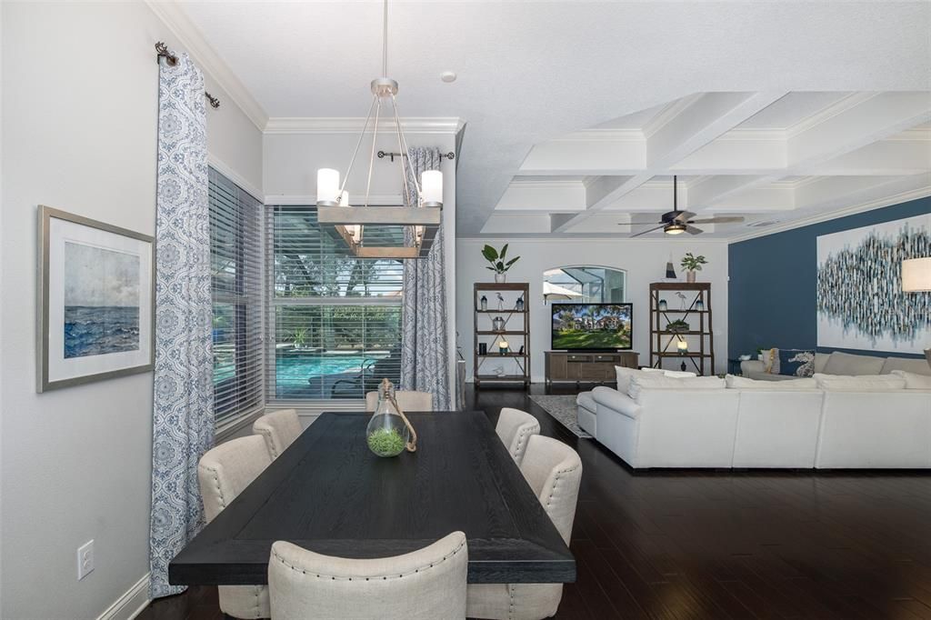 Breakfast Nook w/Windows Overlooking POOL & Private Back!