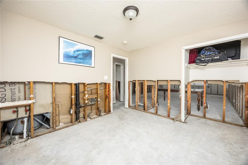 For Sale: $250,000 (3 beds, 1 baths, 1179 Square Feet)