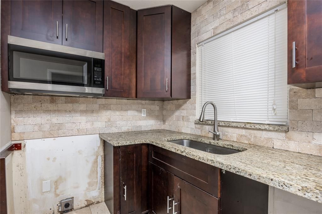 For Sale: $250,000 (3 beds, 1 baths, 1179 Square Feet)