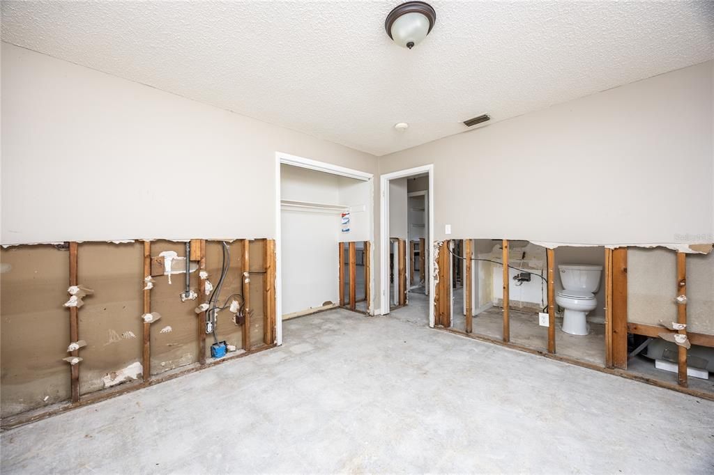 For Sale: $250,000 (3 beds, 1 baths, 1179 Square Feet)