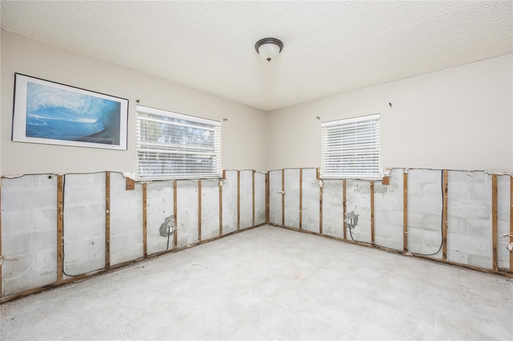 For Sale: $250,000 (3 beds, 1 baths, 1179 Square Feet)