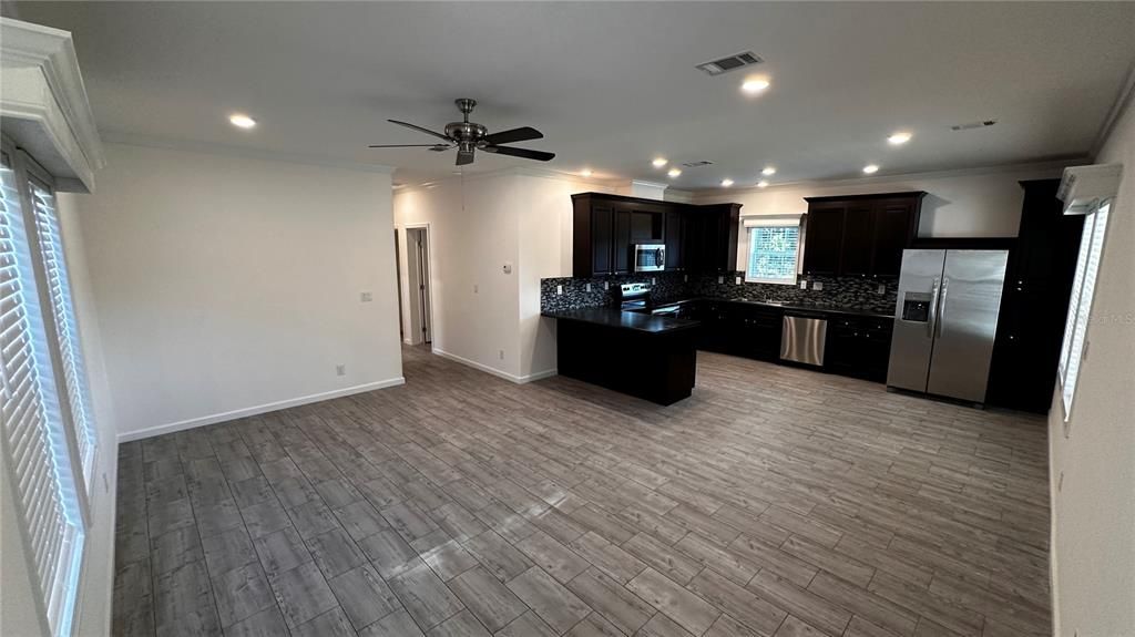 For Sale: $269,900 (3 beds, 2 baths, 1252 Square Feet)