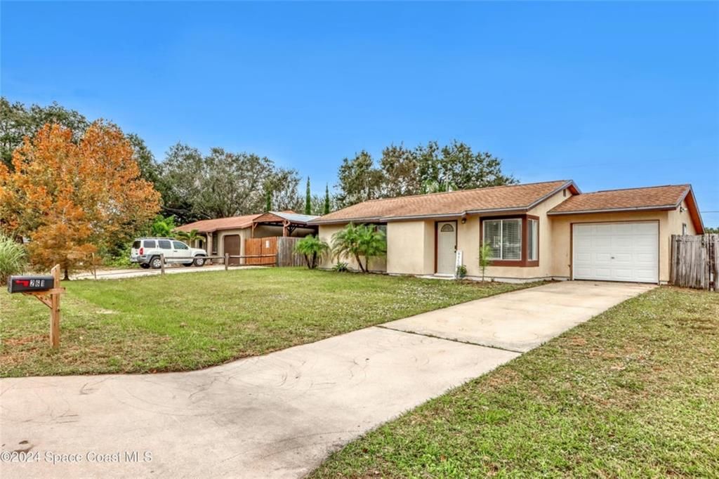 For Sale: $265,000 (3 beds, 2 baths, 912 Square Feet)