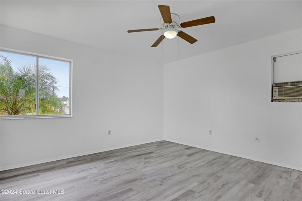 For Sale: $265,000 (3 beds, 2 baths, 912 Square Feet)