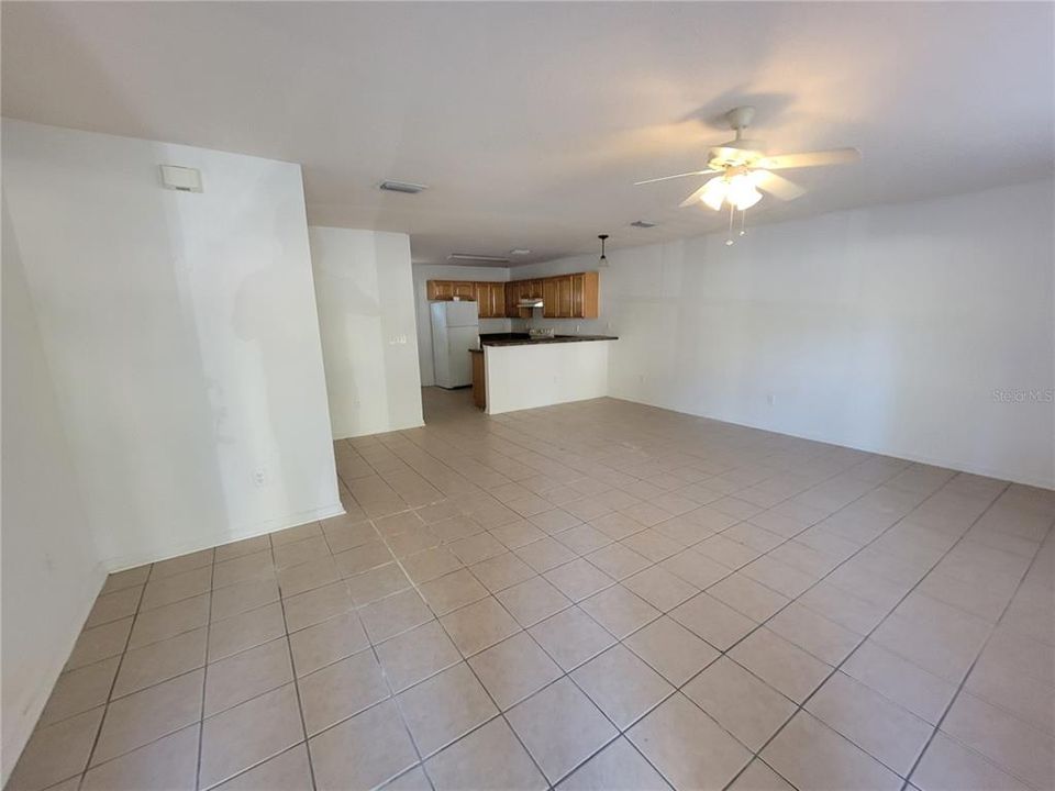 For Rent: $1,300 (3 beds, 2 baths, 1162 Square Feet)