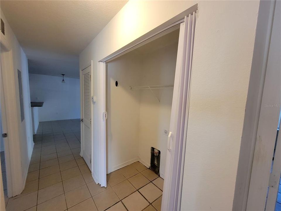 For Rent: $1,300 (3 beds, 2 baths, 1162 Square Feet)