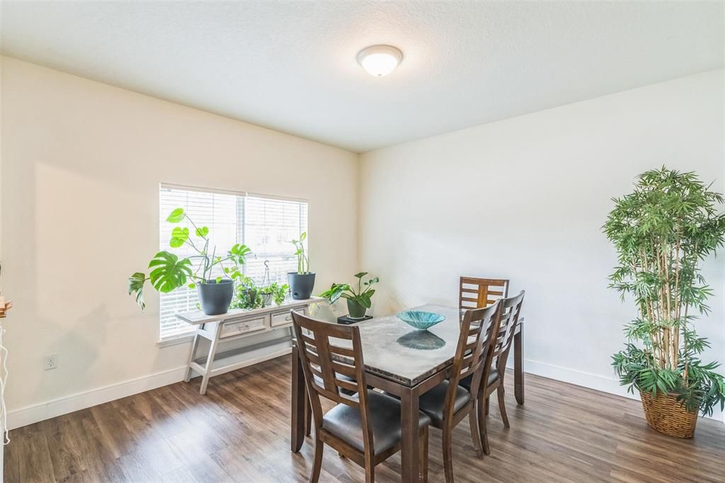 For Sale: $299,900 (3 beds, 2 baths, 1576 Square Feet)