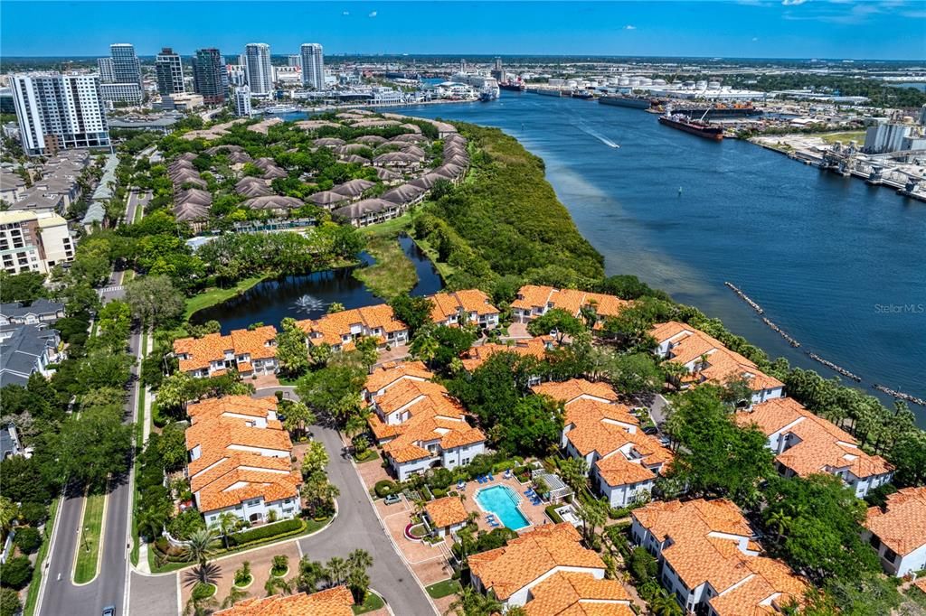 The Harbour Island community is a one-of-a-kind 24-hr. planned community in the Heart of the City, with convenient pedestrian access to arts, entertainment, Tampa’s iconic Bayshore Blvd., Tampa Riverwalk, Sparkman Wharf, and the $3 billion dollar Water Street Tampa.