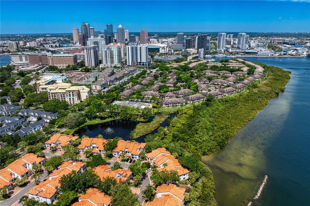 The Harbour Island community is a one-of-a-kind 24-hr. planned community in the Heart of the City, with convenient pedestrian access to arts, entertainment, Tampa’s iconic Bayshore Blvd., Tampa Riverwalk, Sparkman Wharf, and the $3 billion dollar Water Street Tampa.