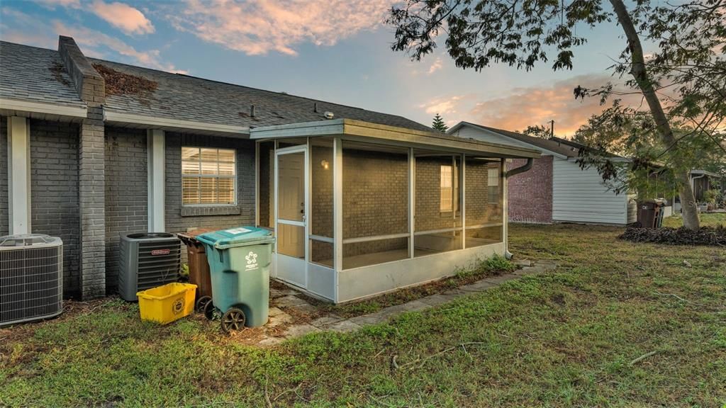 For Sale: $149,000 (2 beds, 2 baths, 858 Square Feet)